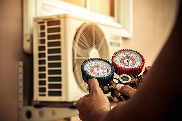 Professional Hvac technician working in Wedgefield, SC